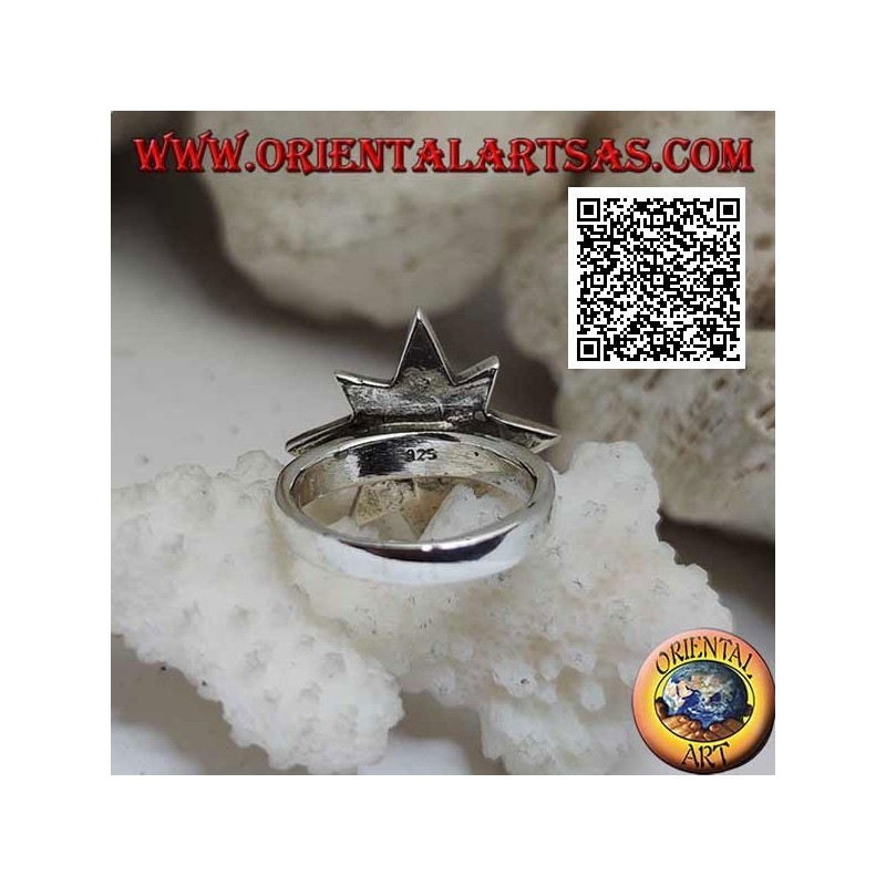 Anillo de plata en forma de rosa de los vientos con nácar multicolor con borde liso