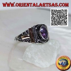 Bague en argent avec améthyste ovale à décor en boules et plaques en or 14 carats