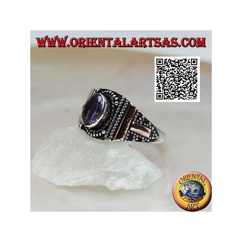 Silberring mit ovalem Amethyst, verziert mit Kugeln und 14 Karat Goldplatten