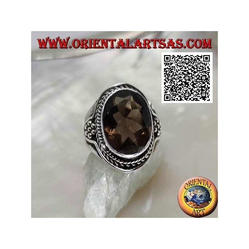 Bague en argent avec topaze fumée ovale facettée entourée d'entrelacs et hexagone de boules sur les côtés