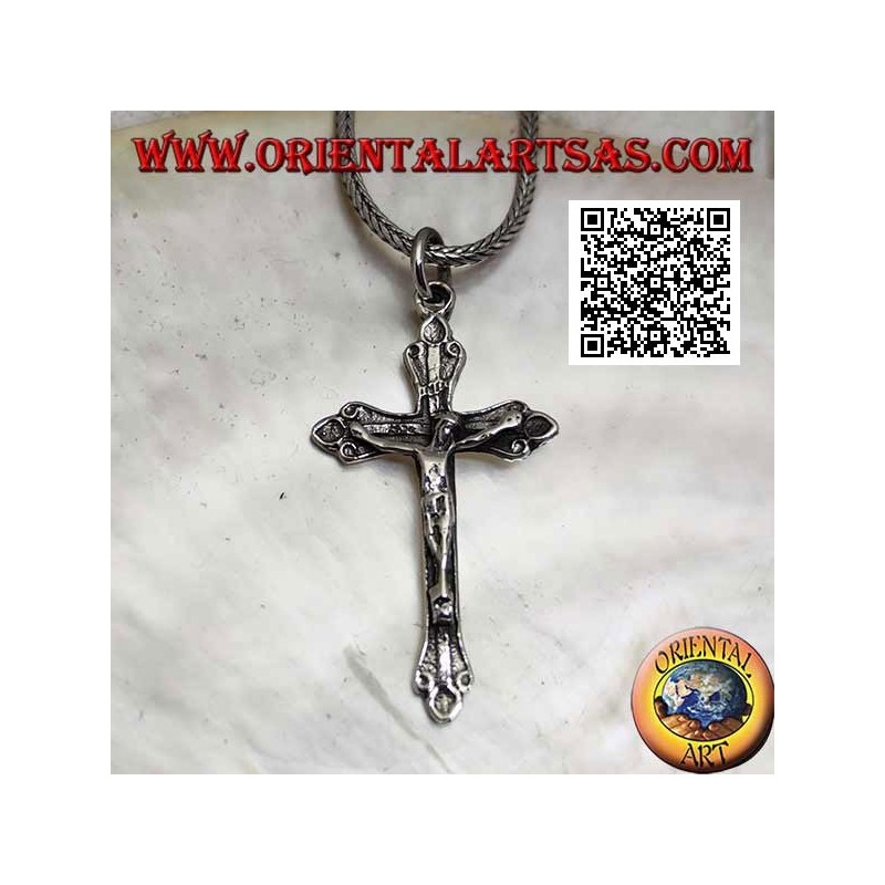 Silberanhänger, der die Kreuzigung Jesu Christi an einem orthodoxen Kreuz darstellt