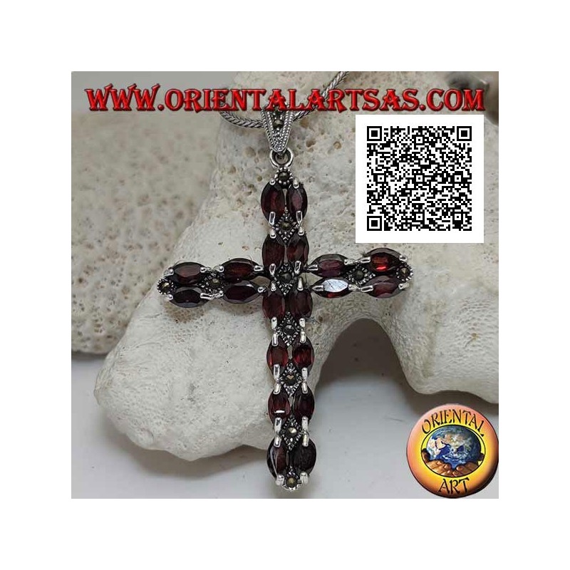 Pendentif croix chrétienne en argent avec deux rangées de grenats navette et de marcassite entre eux