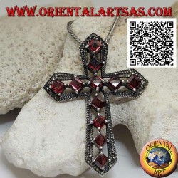 Pendentif croix chrétienne en argent serti de grenats rhomboïdes naturels et cadre de maracssites