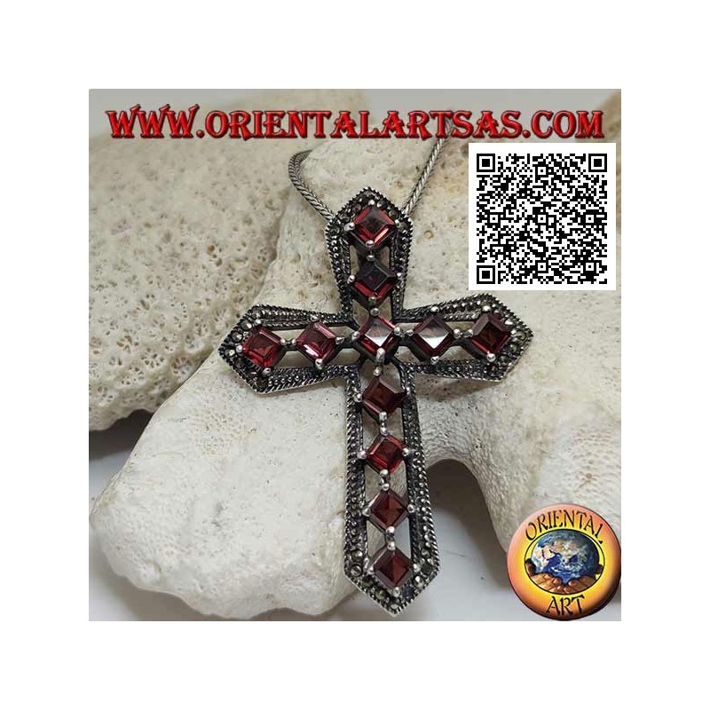 Colgante de plata cruz cristiana con conjunto de granates romboides naturales y marco con maracsitas