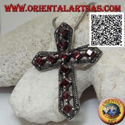 Christliches Silberkreuzkreuz mit natürlichen rhomboiden Granaten und Rahmen mit Maracssiten