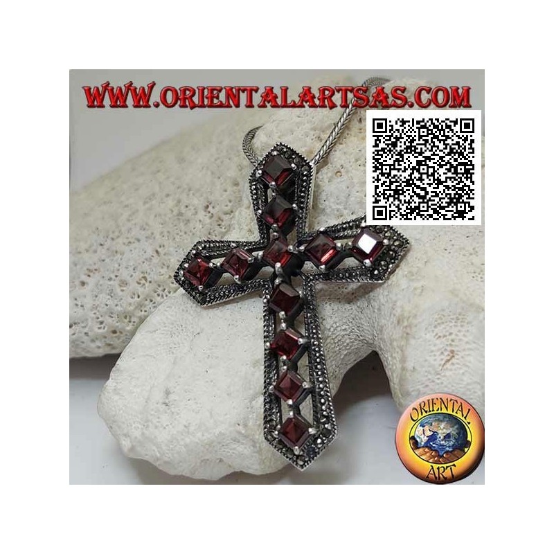 Ciondolo in argento croce cristiana con granati naturali romboidali incastonati e cornice con maracssiti