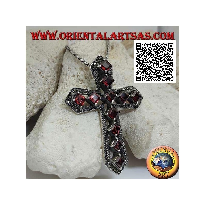 Ciondolo in argento croce cristiana con granati naturali romboidali incastonati e cornice con maracssiti