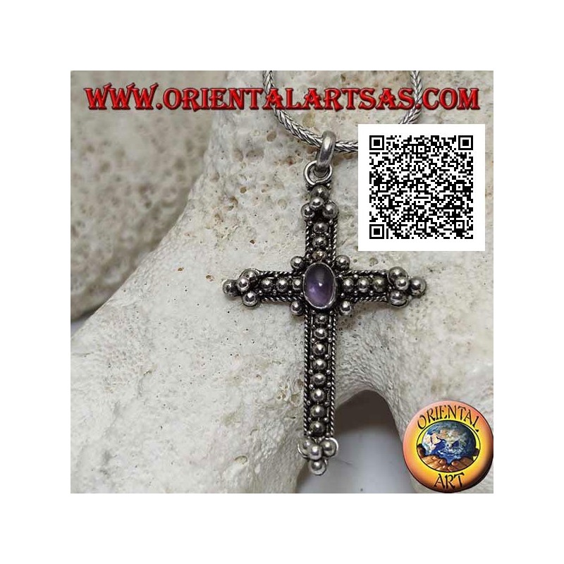 Pendentif en argent en forme de croix orthodoxe avec améthyste ovale centrale et décor de boules