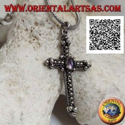 Colgante de plata en forma de cruz ortodoxa con amatista ovalada central y decoración con bolas