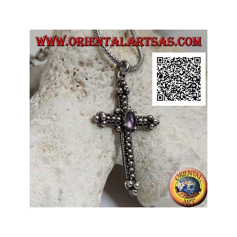 Silberanhänger in Form eines orthodoxen Kreuzes mit zentralem ovalem Amethyst und Verzierung mit Kugeln