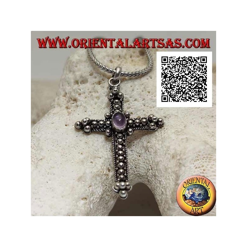 Ciondolo in argento a forma di croce ortodossa con ametista ovale centrale e decorazione a palline