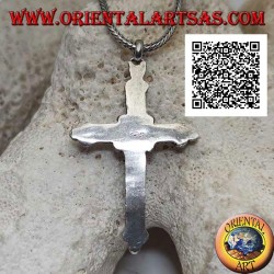 Silberanhänger in Form eines orthodoxen Kreuzes mit zentralem ovalem Amethyst und Verzierung mit Kugeln