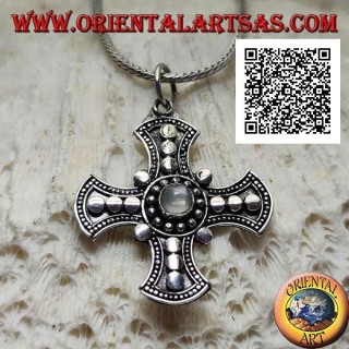 Ciondolo in argento, croce di Canterbury con pietra di luna tonda centrale e decorazione a dischetti