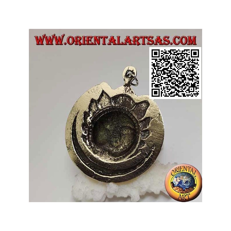 Colgante nepalí eclipse de sol y luna con cara en relieve en latón