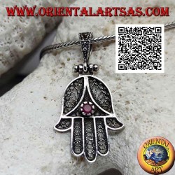 Pendentif en argent Main de Fatima à décor ethnique perforé et serti zircon rubis (oxydé)