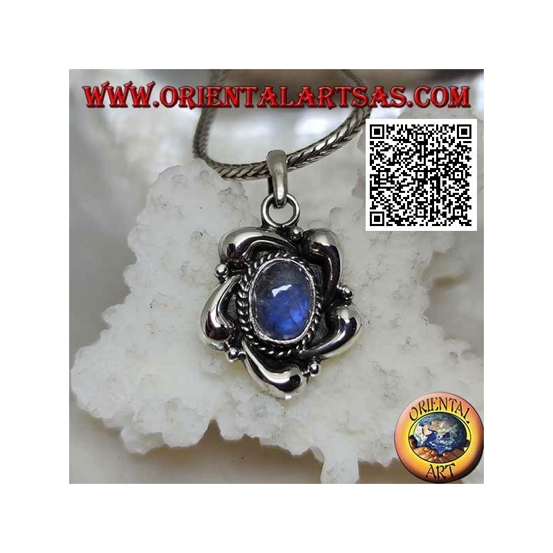 Pendentif en argent avec labradorite bleue ovale au centre d'une fleur