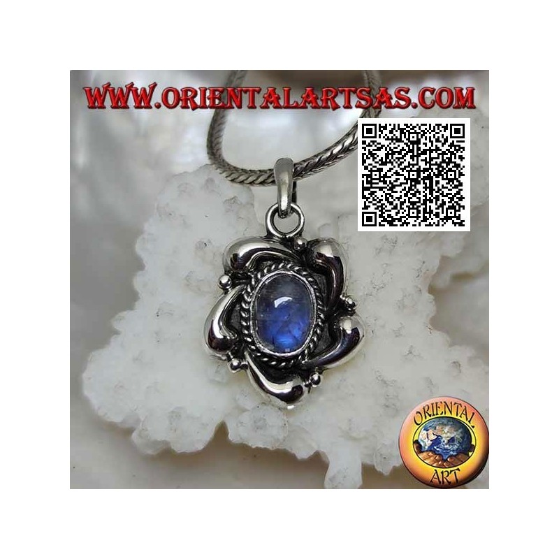 Pendentif en argent avec labradorite bleue ovale au centre d'une fleur