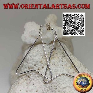 Silver lobe earrings with wire in the shape of an arrowhead pendant
