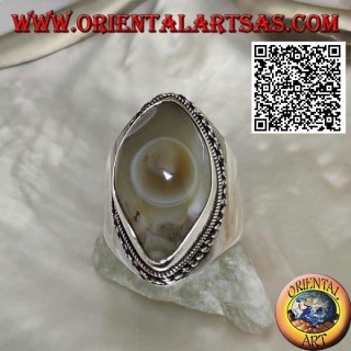 Anillo de plata con ágata ojo de Shiva beige con lanzadera y borde de cadena en engaste liso