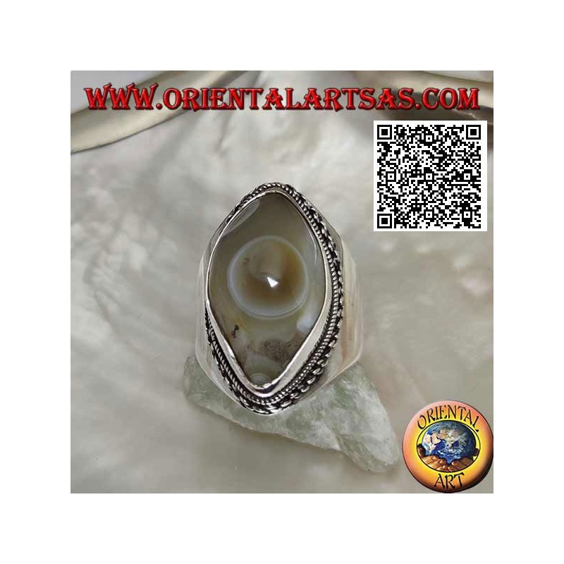 Silver ring with beige Shiva's eye agate with shuttle and chain edge on smooth setting