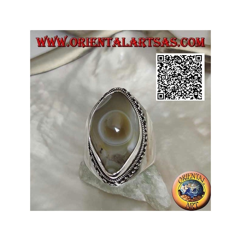 Bague en argent avec agate oeil de Shiva beige avec navette et bord chaîne sur monture lisse