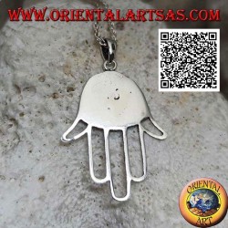 Colgante de plata Mano de Fátima con palma decorada en bajorrelieve y dedos perforados