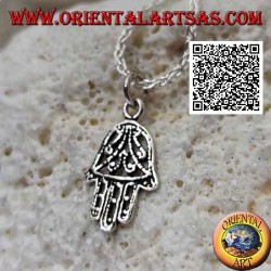 Colgante de plata Mano de Fátima con decoración floral simétrica perforada