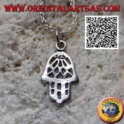 Pendentif Main de Fatima en argent à décor floral symétrique perforé