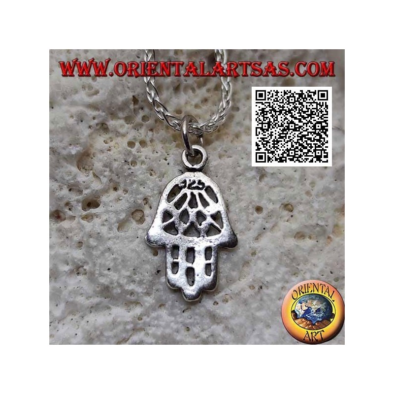 Pendentif Main de Fatima en argent à décor floral symétrique perforé