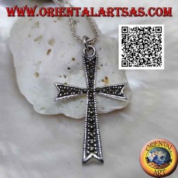 Pendentif croix latine à huit branches en argent serti de marcassite