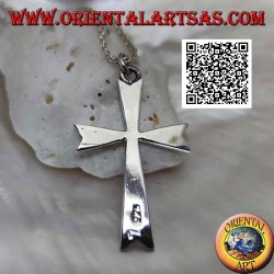 Colgante de cruz latina de ocho puntas en plata con incrustaciones de marcasita