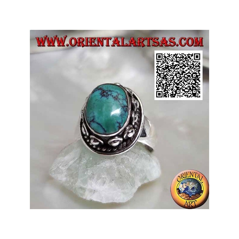 Bague en argent avec turquoise tibétaine ovale antique entourée d'entrelacs et boule dans le beignet