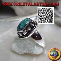 Bague en argent avec turquoise tibétaine ovale antique entourée d'entrelacs et boule dans le beignet