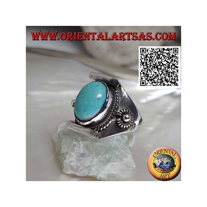 Bague en argent avec turquoise tibétaine ovale antique en serti népalais avec boule et disques sur les côtés