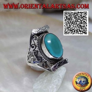 Anello in argento con turchese tibetano antico ovale su montatura nepalese con trafori sui lati