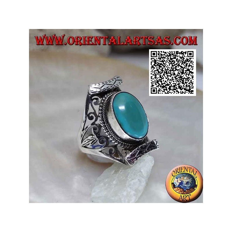 Anello in argento con turchese tibetano antico ovale su montatura nepalese con trafori sui lati