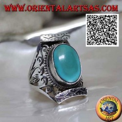 Anillo de plata con turquesa tibetana ovalada antigua en engaste nepalí con calado en los lados
