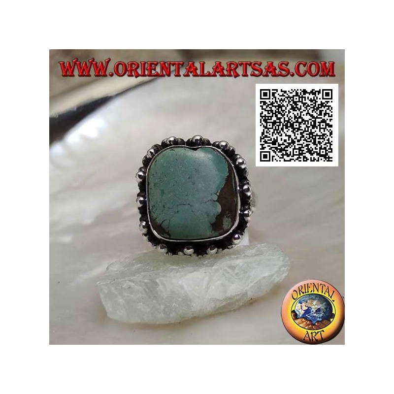 Anello in argento con turchese tibetano antico quadrato smussato contornato da palline
