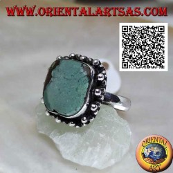 Bague en argent avec carré turquoise tibétain antique biseauté entouré de boules