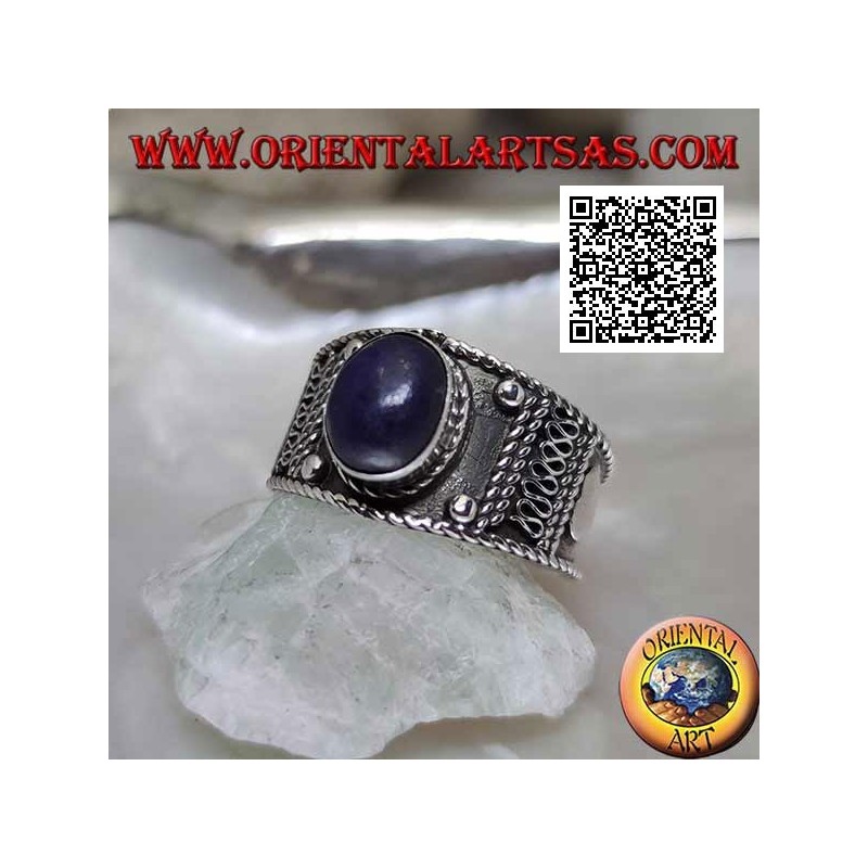 Bague en argent avec cabochon ovale lapis lazuli et décorations ethniques