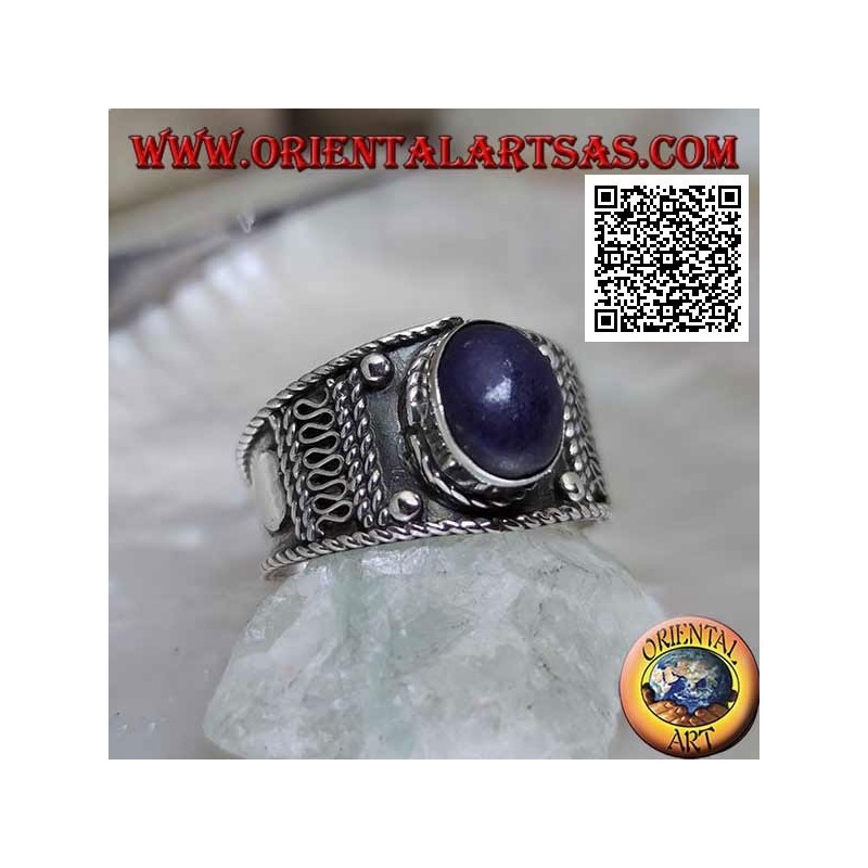Bague en argent avec cabochon ovale lapis lazuli et décorations ethniques