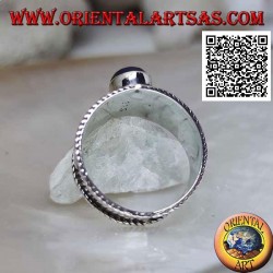 Bague en argent avec cabochon ovale lapis lazuli et décorations ethniques