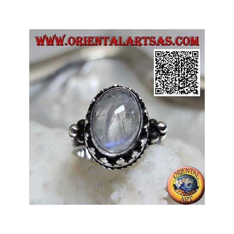 Anillo de plata con piedra lunar arcoíris ovalada con borde tris y bolas y entrelazados