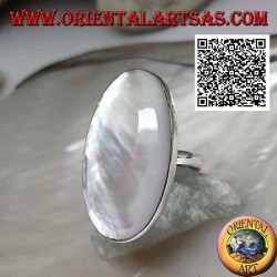 Silver ring with oval mother-of-pearl set in smooth edge