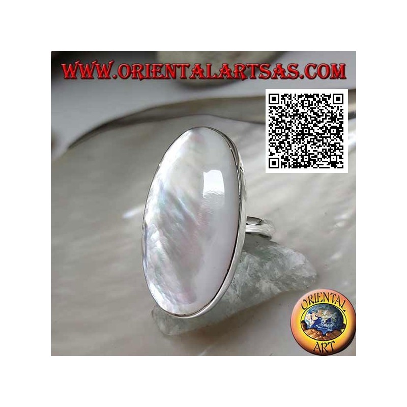Anillo de plata con nácar ovalado engastado en borde liso