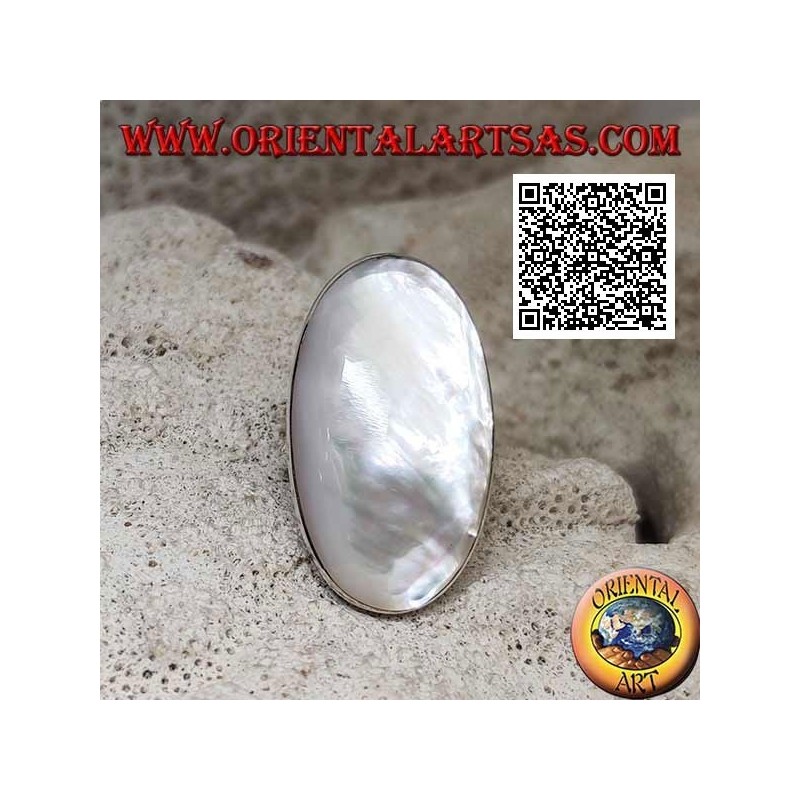 Silver ring with oval mother-of-pearl set in smooth edge