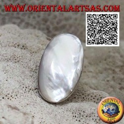 Silver ring with oval mother-of-pearl set in smooth edge