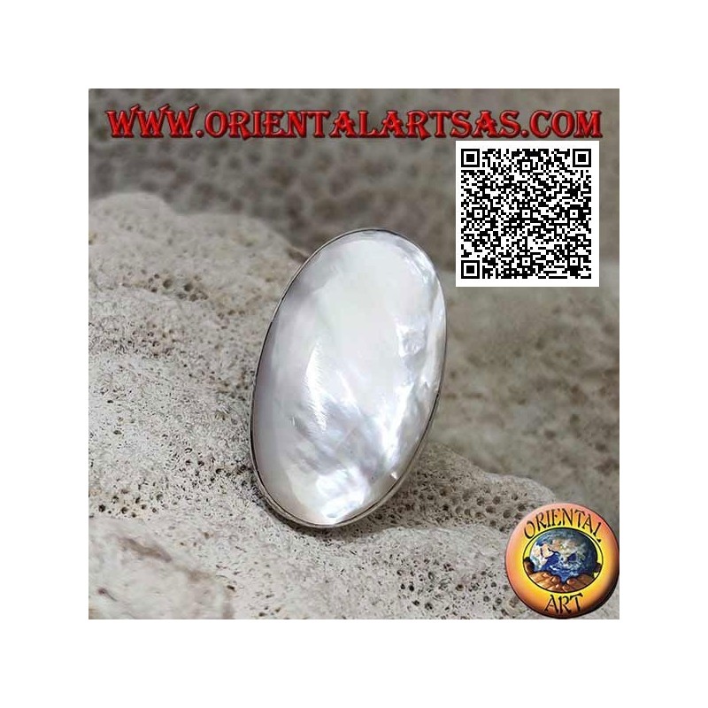 Silver ring with oval mother-of-pearl set in smooth edge