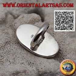 Anillo de plata con nácar ovalado engastado en borde liso