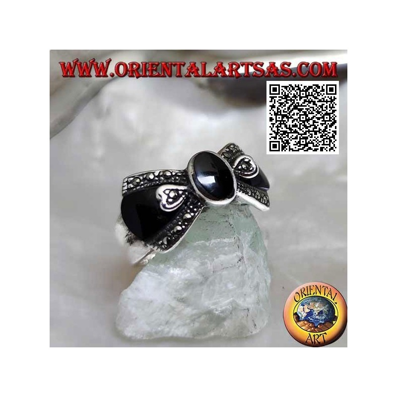 Silberner Fliegenring mit zentralem ovalem Onyx und Onyx und Markssit an den Seiten